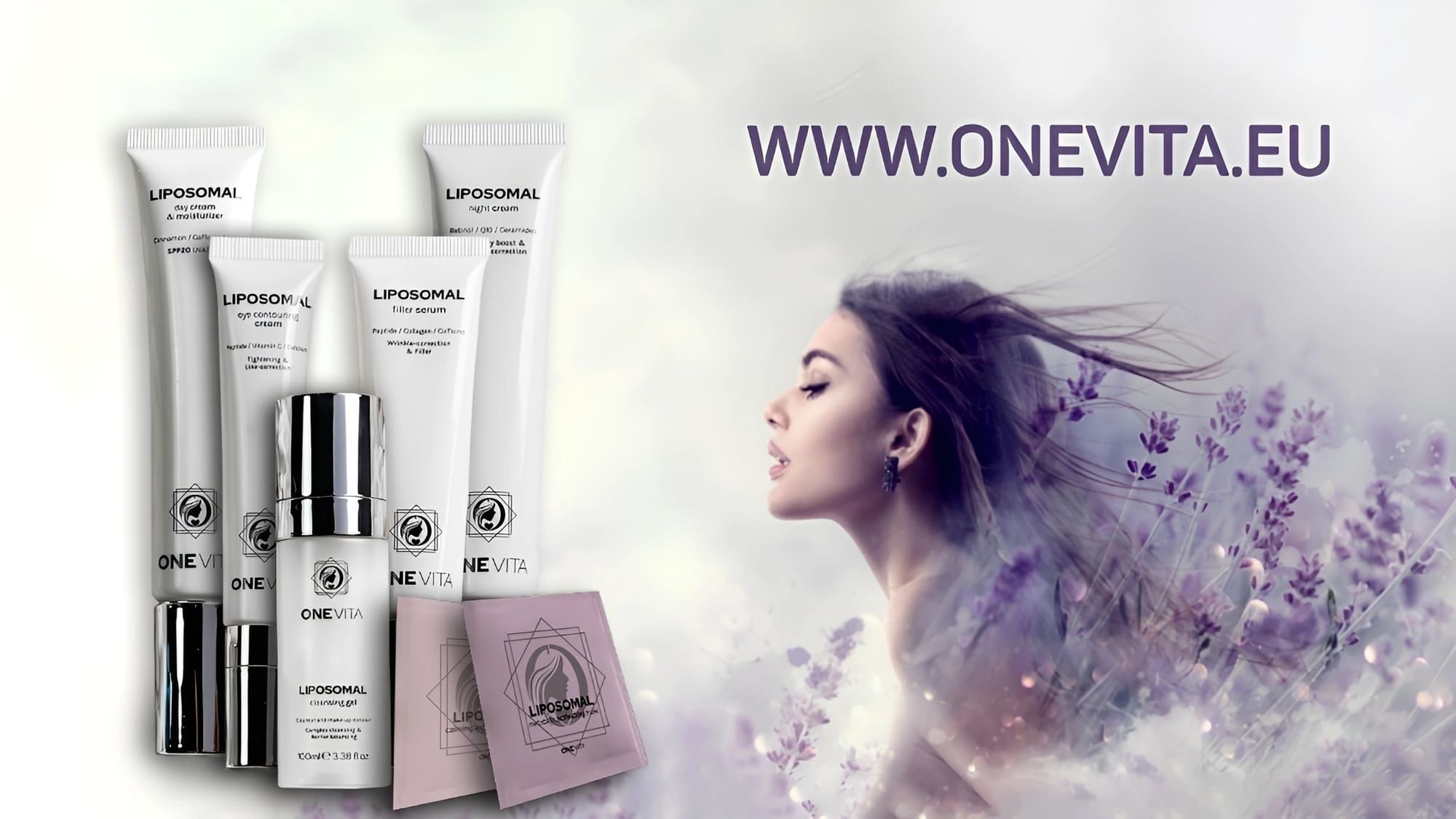 Un'immagine sognante e a sfuoco morbido di una donna accanto a cinque prodotti bianchi per la skincare liposoma ONEVITA con la nuova confezione scritta sopra. Sullo sfondo di fiori nebbiosi di ispirazione europea, il sito web "WWW.ONEVITA.EU" in grassetto viola.